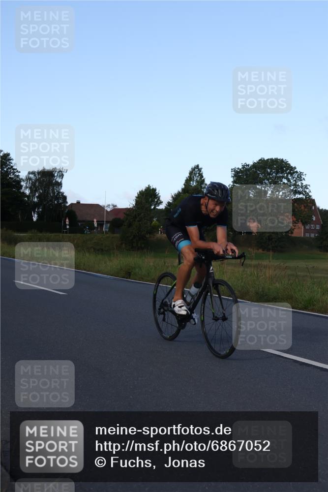 25.08.2024 - Elbe Triathlon Hamburg Fuchs,  Jonas http://msf.ph/oto/6867052 25.08.2024 09:27:39 Radfahren 157, 378, 215, 163 meine-sportfotos.de