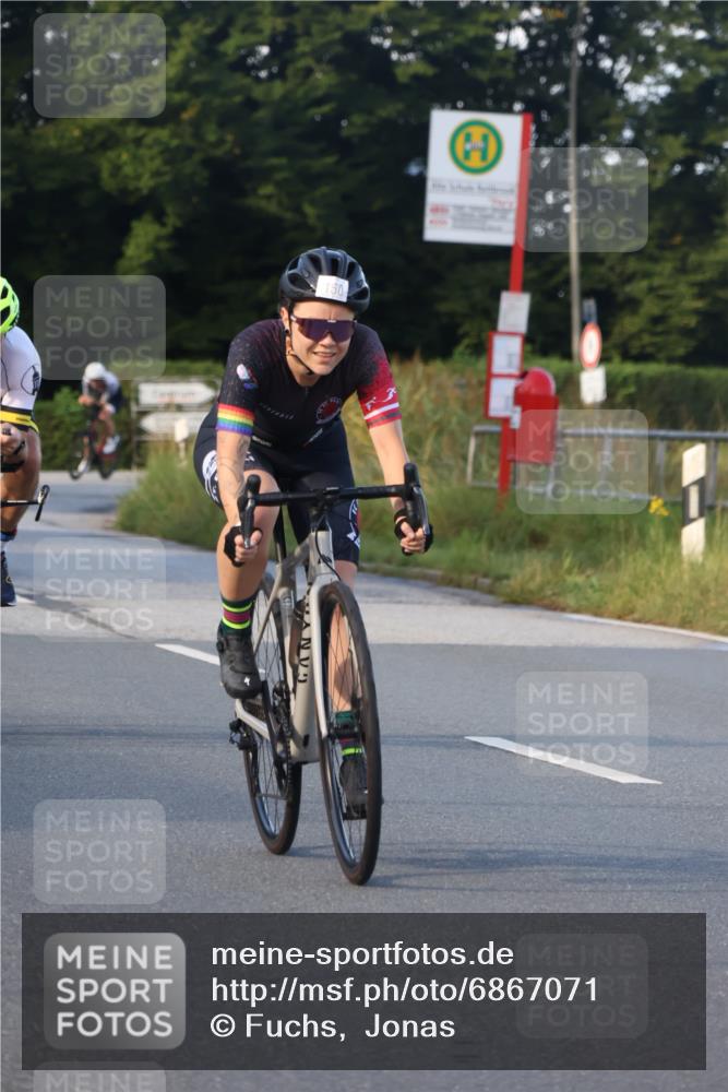 25.08.2024 - Elbe Triathlon Hamburg Fuchs,  Jonas http://msf.ph/oto/6867071 25.08.2024 09:28:05 Radfahren 41, 233, 150, 69, 207, 435, 417 meine-sportfotos.de