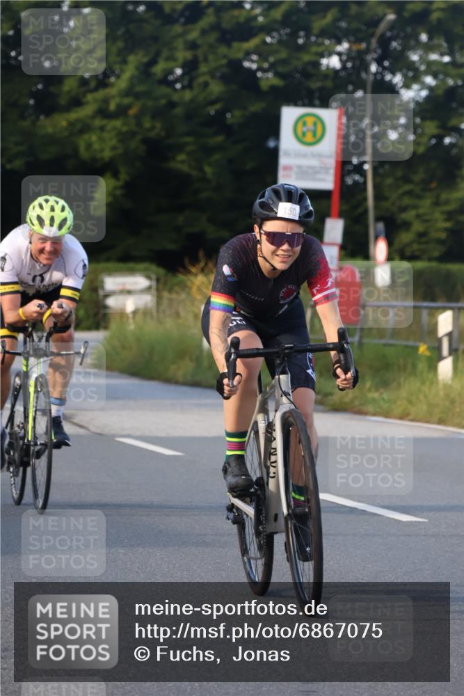 25.08.2024 - Elbe Triathlon Hamburg Fuchs,  Jonas http://msf.ph/oto/6867075 25.08.2024 09:28:05 Radfahren 41, 233, 150, 69, 207, 435, 417 meine-sportfotos.de