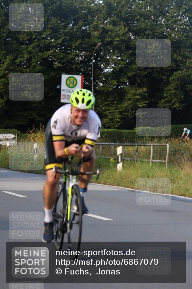 25.08.2024 - Elbe Triathlon Hamburg Fuchs,  Jonas http://msf.ph/oto/6867079 25.08.2024 09:28:06 Radfahren 41, 233, 150, 69, 207, 435, 417, 55 meine-sportfotos.de