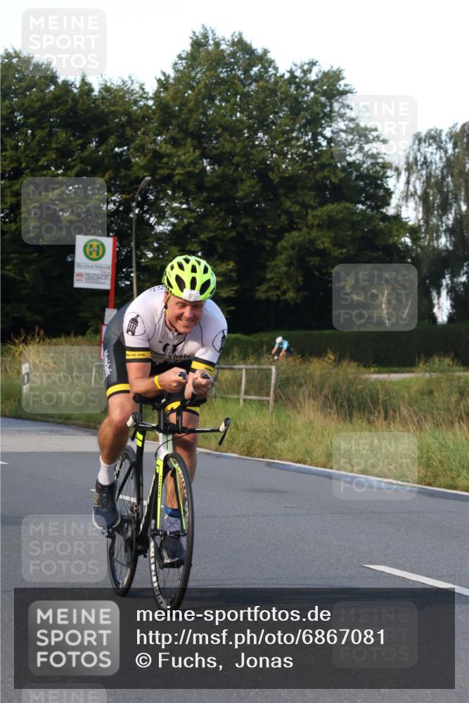 25.08.2024 - Elbe Triathlon Hamburg Fuchs,  Jonas http://msf.ph/oto/6867081 25.08.2024 09:28:06 Radfahren 41, 233, 150, 69, 207, 435, 417, 55 meine-sportfotos.de