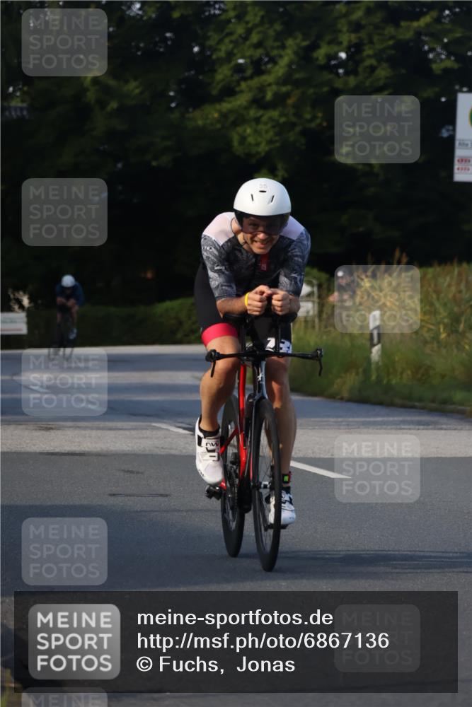 25.08.2024 - Elbe Triathlon Hamburg Fuchs,  Jonas http://msf.ph/oto/6867136 25.08.2024 09:28:12 Radfahren 69, 207, 435, 417, 55, 270, 358 meine-sportfotos.de
