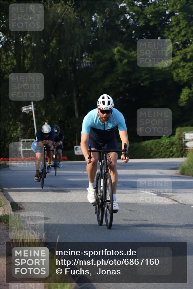 25.08.2024 - Elbe Triathlon Hamburg Fuchs,  Jonas http://msf.ph/oto/6867160 25.08.2024 09:28:15 Radfahren 435, 417, 55, 270, 358, 398 meine-sportfotos.de