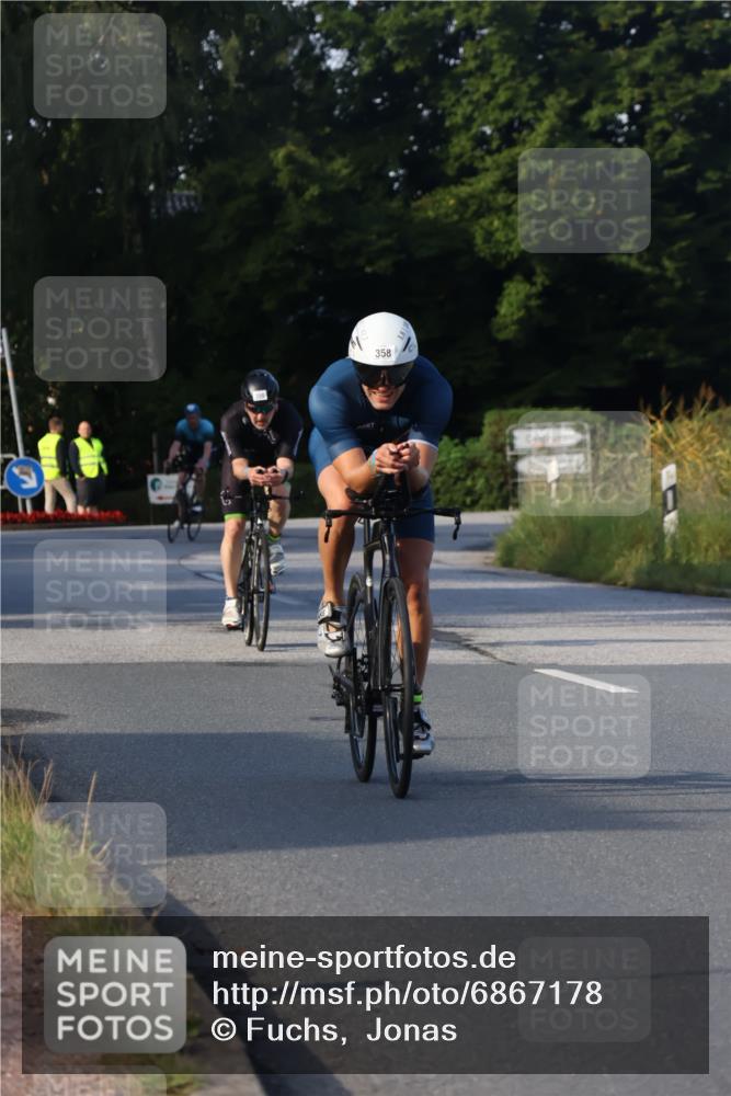 25.08.2024 - Elbe Triathlon Hamburg Fuchs,  Jonas http://msf.ph/oto/6867178 25.08.2024 09:28:17 Radfahren 55, 270, 358, 398 meine-sportfotos.de