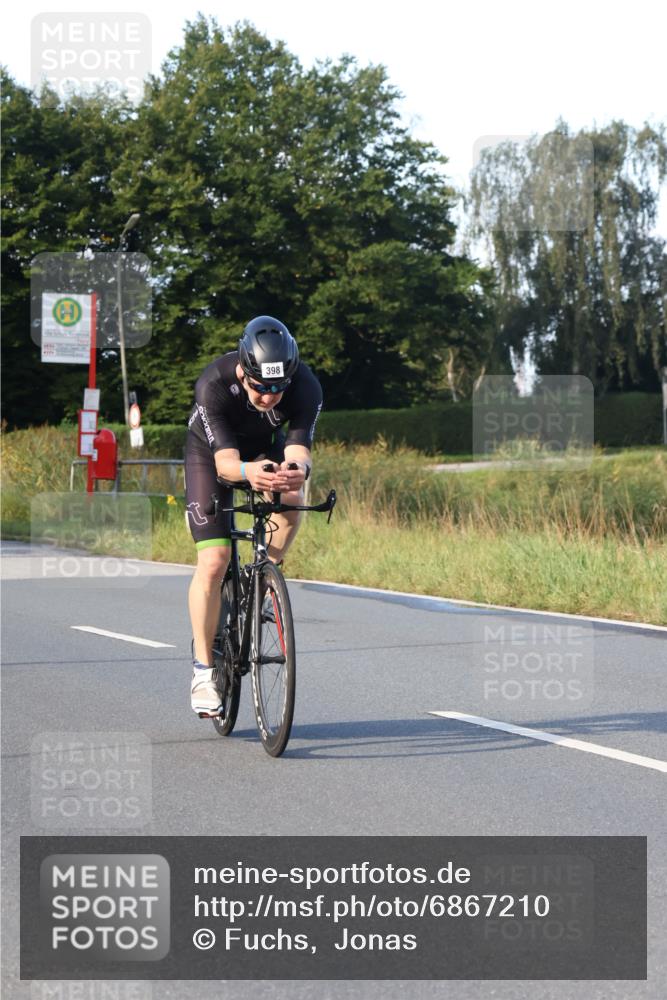 25.08.2024 - Elbe Triathlon Hamburg Fuchs,  Jonas http://msf.ph/oto/6867210 25.08.2024 09:28:19 Radfahren 270, 358, 398, 168 meine-sportfotos.de