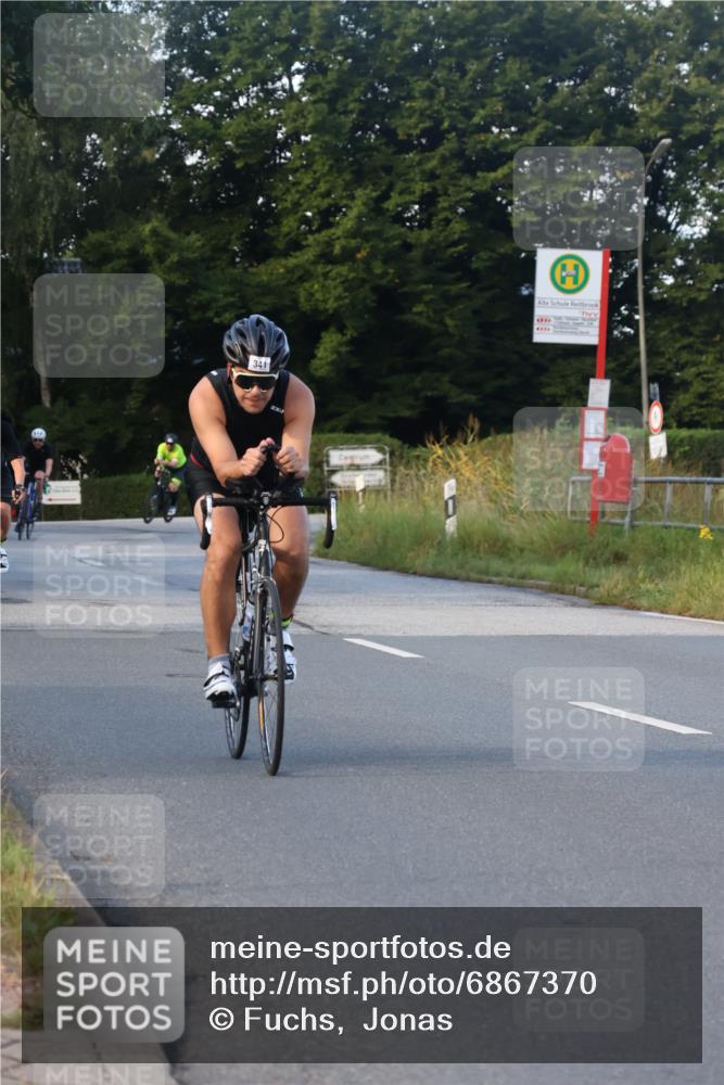 25.08.2024 - Elbe Triathlon Hamburg Fuchs,  Jonas http://msf.ph/oto/6867370 25.08.2024 09:28:35 Radfahren 431, 368, 421, 333, 341, 130, 388 meine-sportfotos.de