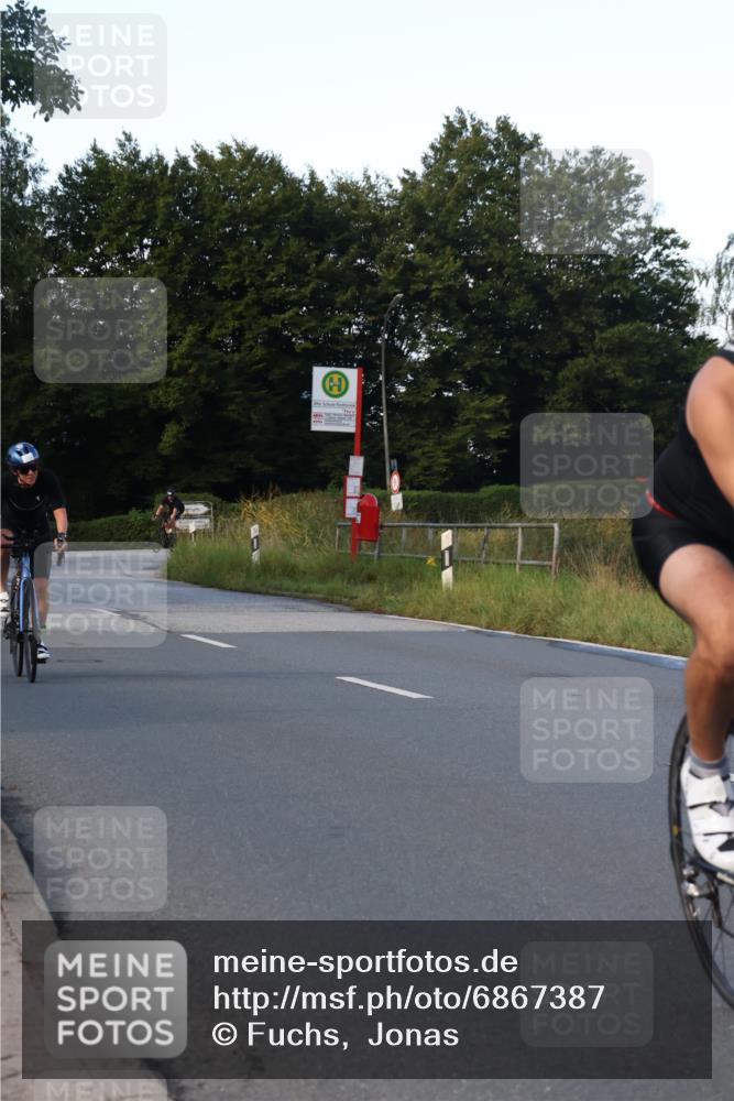 25.08.2024 - Elbe Triathlon Hamburg Fuchs,  Jonas http://msf.ph/oto/6867387 25.08.2024 09:28:36 Radfahren 431, 368, 421, 333, 341, 130, 388, 251 meine-sportfotos.de