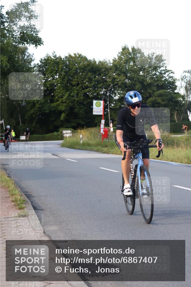 25.08.2024 - Elbe Triathlon Hamburg Fuchs,  Jonas http://msf.ph/oto/6867407 25.08.2024 09:28:37 Radfahren 431, 368, 421, 333, 341, 130, 388, 251 meine-sportfotos.de