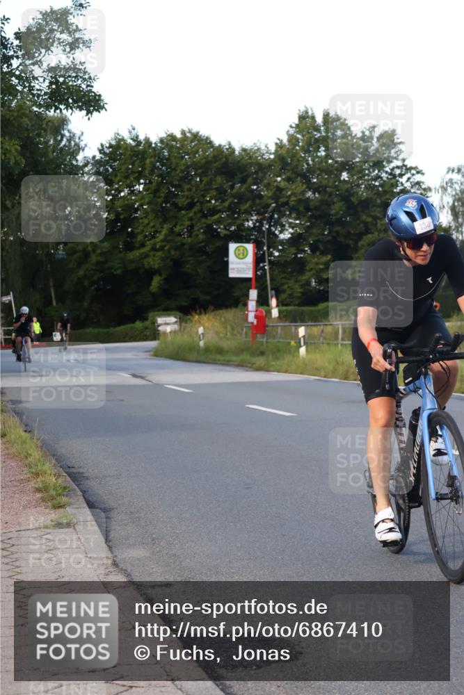 25.08.2024 - Elbe Triathlon Hamburg Fuchs,  Jonas http://msf.ph/oto/6867410 25.08.2024 09:28:38 Radfahren 431, 368, 421, 333, 341, 130, 388, 251 meine-sportfotos.de