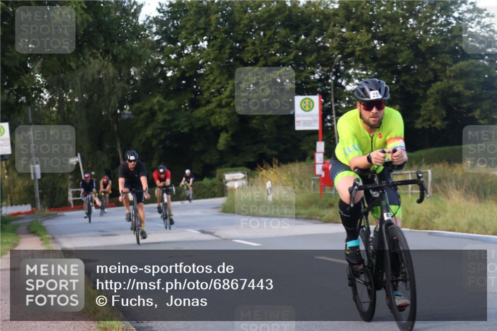 25.08.2024 - Elbe Triathlon Hamburg Fuchs,  Jonas http://msf.ph/oto/6867443 25.08.2024 09:28:42 Radfahren 130, 388, 251, 384, 90, 290, 376 meine-sportfotos.de