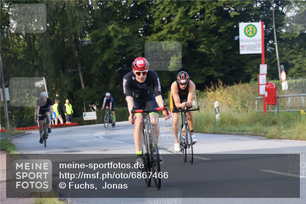 25.08.2024 - Elbe Triathlon Hamburg Fuchs,  Jonas http://msf.ph/oto/6867466 25.08.2024 09:28:46 Radfahren 388, 251, 384, 90, 290, 376, 381 meine-sportfotos.de