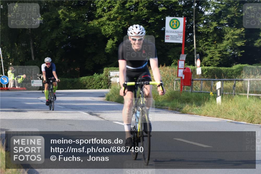 25.08.2024 - Elbe Triathlon Hamburg Fuchs,  Jonas http://msf.ph/oto/6867490 25.08.2024 09:28:50 Radfahren 384, 90, 290, 376, 381, 317 meine-sportfotos.de