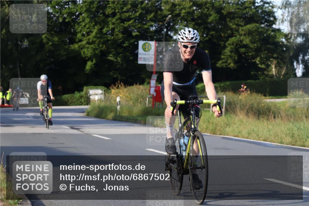 25.08.2024 - Elbe Triathlon Hamburg Fuchs,  Jonas http://msf.ph/oto/6867502 25.08.2024 09:28:50 Radfahren 384, 90, 290, 376, 381, 317 meine-sportfotos.de