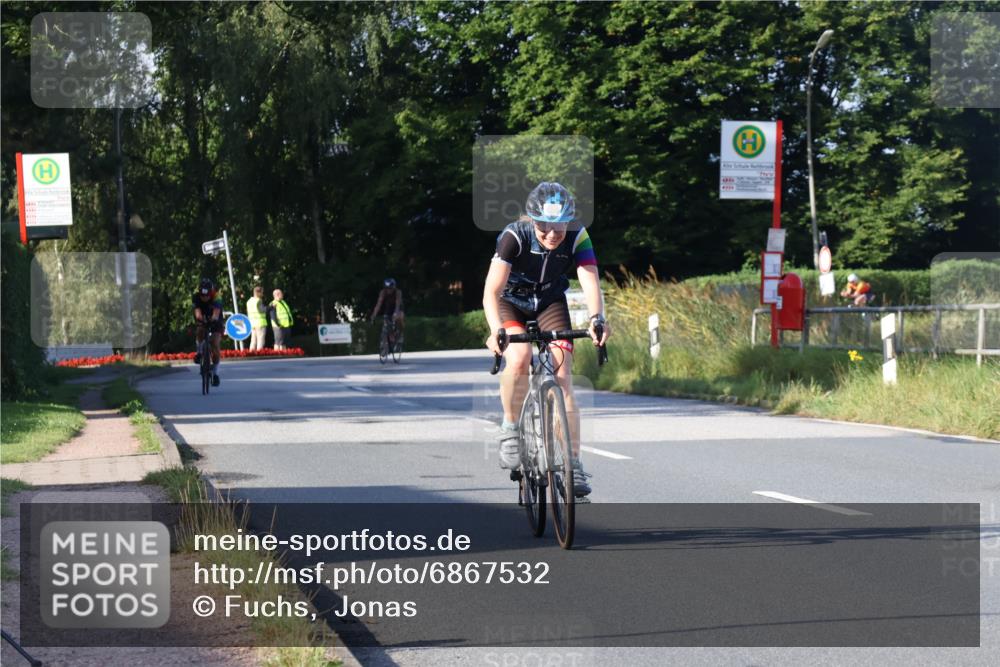 25.08.2024 - Elbe Triathlon Hamburg Fuchs,  Jonas http://msf.ph/oto/6867532 25.08.2024 09:28:57 Radfahren 317, 154, 152 meine-sportfotos.de