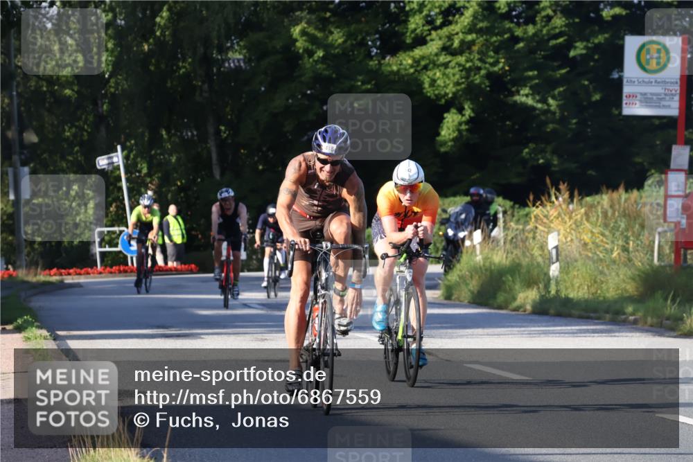 25.08.2024 - Elbe Triathlon Hamburg Fuchs,  Jonas http://msf.ph/oto/6867559 25.08.2024 09:29:04 Radfahren 154, 152, 442, 418, 528, 111, 211 meine-sportfotos.de