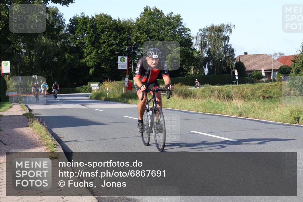 25.08.2024 - Elbe Triathlon Hamburg Fuchs,  Jonas http://msf.ph/oto/6867691 25.08.2024 09:29:14 Radfahren 528, 111, 211, 406, 131, 355, 374 meine-sportfotos.de