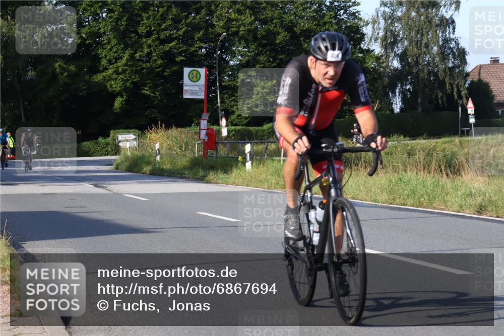 25.08.2024 - Elbe Triathlon Hamburg Fuchs,  Jonas http://msf.ph/oto/6867694 25.08.2024 09:29:14 Radfahren 528, 111, 211, 406, 131, 355, 374 meine-sportfotos.de