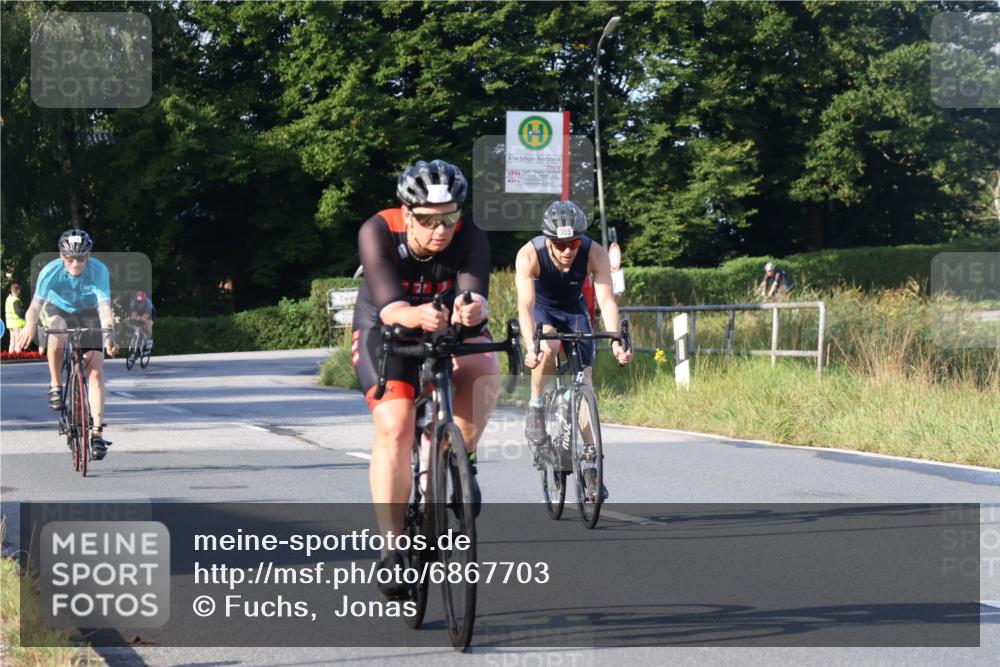 25.08.2024 - Elbe Triathlon Hamburg Fuchs,  Jonas http://msf.ph/oto/6867703 25.08.2024 09:29:18 Radfahren 406, 131, 355, 374, 264, 33 meine-sportfotos.de