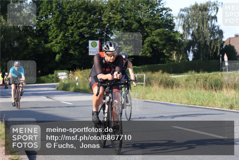 25.08.2024 - Elbe Triathlon Hamburg Fuchs,  Jonas http://msf.ph/oto/6867710 25.08.2024 09:29:18 Radfahren 406, 131, 355, 374, 264, 33 meine-sportfotos.de