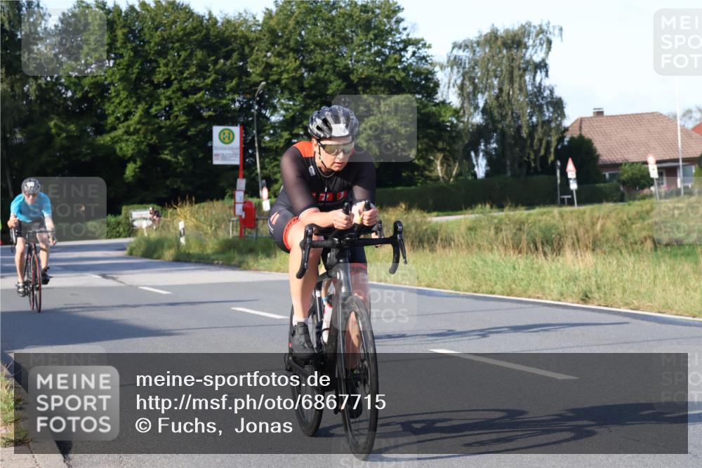 25.08.2024 - Elbe Triathlon Hamburg Fuchs,  Jonas http://msf.ph/oto/6867715 25.08.2024 09:29:18 Radfahren 406, 131, 355, 374, 264, 33 meine-sportfotos.de