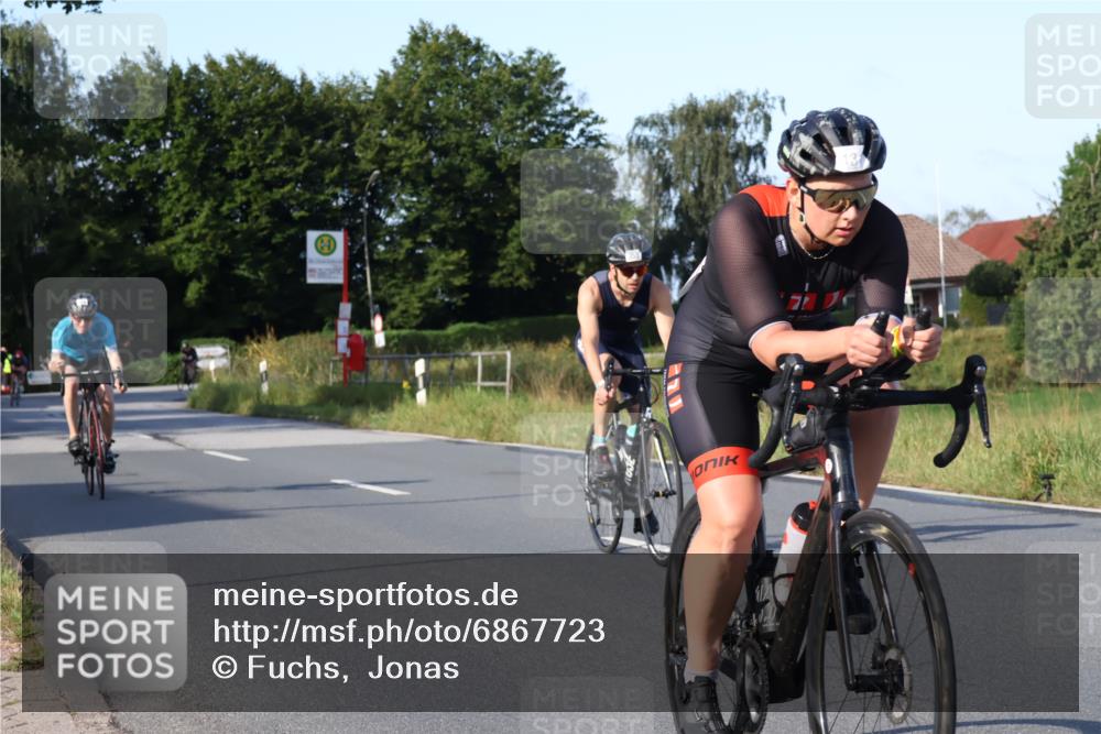 25.08.2024 - Elbe Triathlon Hamburg Fuchs,  Jonas http://msf.ph/oto/6867723 25.08.2024 09:29:18 Radfahren 406, 131, 355, 374, 264, 33 meine-sportfotos.de