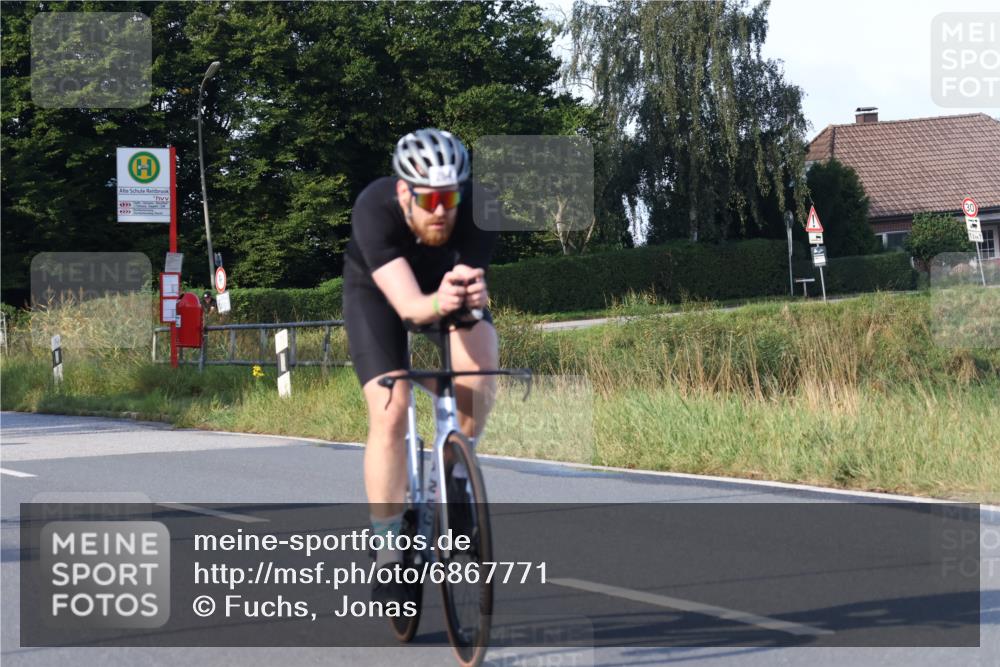 25.08.2024 - Elbe Triathlon Hamburg Fuchs,  Jonas http://msf.ph/oto/6867771 25.08.2024 09:29:23 Radfahren 131, 355, 374, 264, 33, 63, 135 meine-sportfotos.de