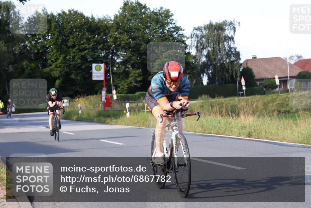 25.08.2024 - Elbe Triathlon Hamburg Fuchs,  Jonas http://msf.ph/oto/6867782 25.08.2024 09:29:25 Radfahren 355, 374, 264, 33, 63, 135, 359 meine-sportfotos.de