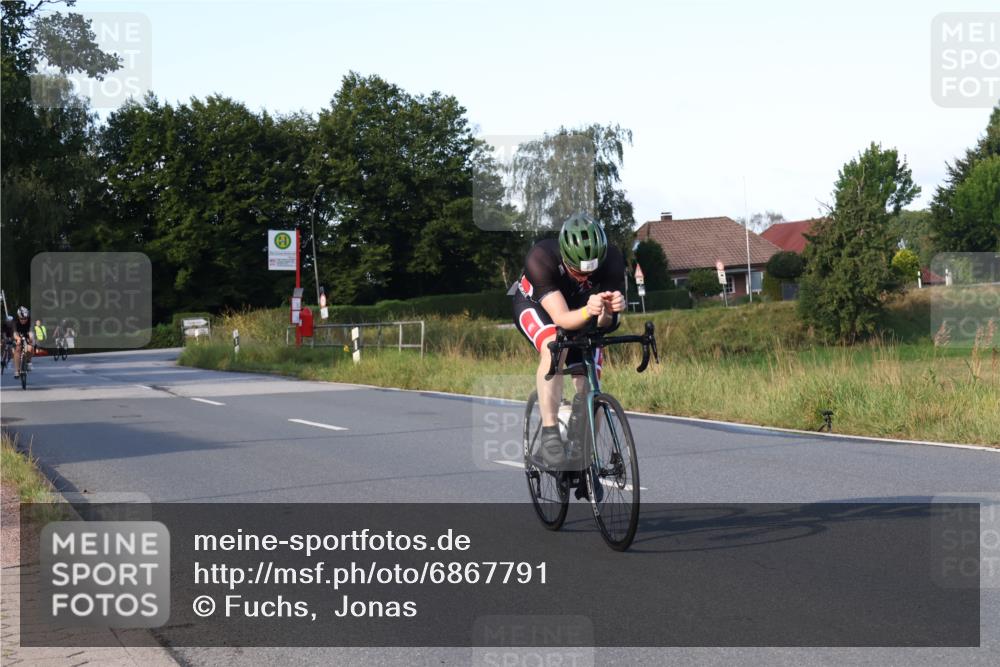 25.08.2024 - Elbe Triathlon Hamburg Fuchs,  Jonas http://msf.ph/oto/6867791 25.08.2024 09:29:26 Radfahren 264, 33, 63, 135, 359, 357 meine-sportfotos.de