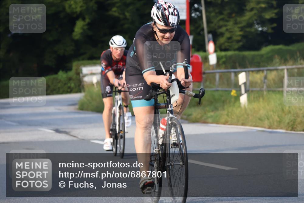 25.08.2024 - Elbe Triathlon Hamburg Fuchs,  Jonas http://msf.ph/oto/6867801 25.08.2024 09:29:29 Radfahren 264, 33, 63, 135, 359, 357 meine-sportfotos.de