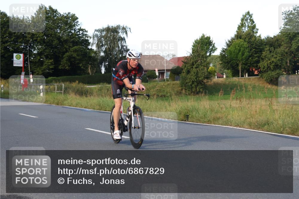 25.08.2024 - Elbe Triathlon Hamburg Fuchs,  Jonas http://msf.ph/oto/6867829 25.08.2024 09:29:30 Radfahren 33, 63, 135, 359, 357 meine-sportfotos.de