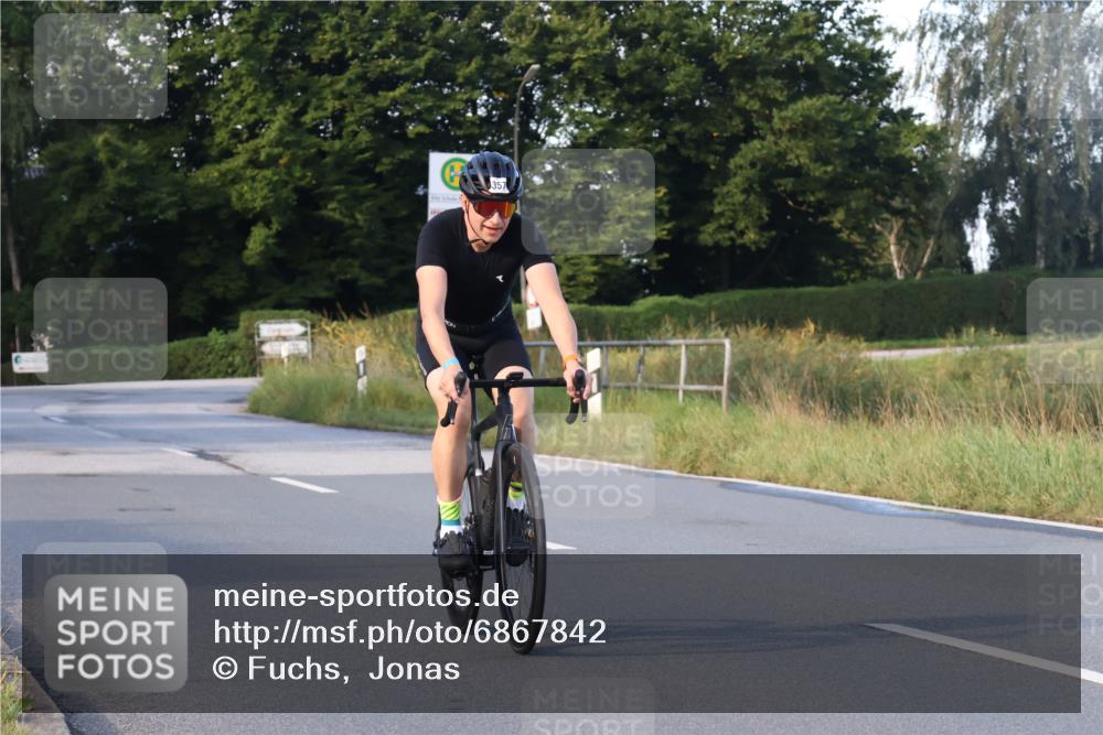 25.08.2024 - Elbe Triathlon Hamburg Fuchs,  Jonas http://msf.ph/oto/6867842 25.08.2024 09:29:33 Radfahren 135, 359, 357 meine-sportfotos.de