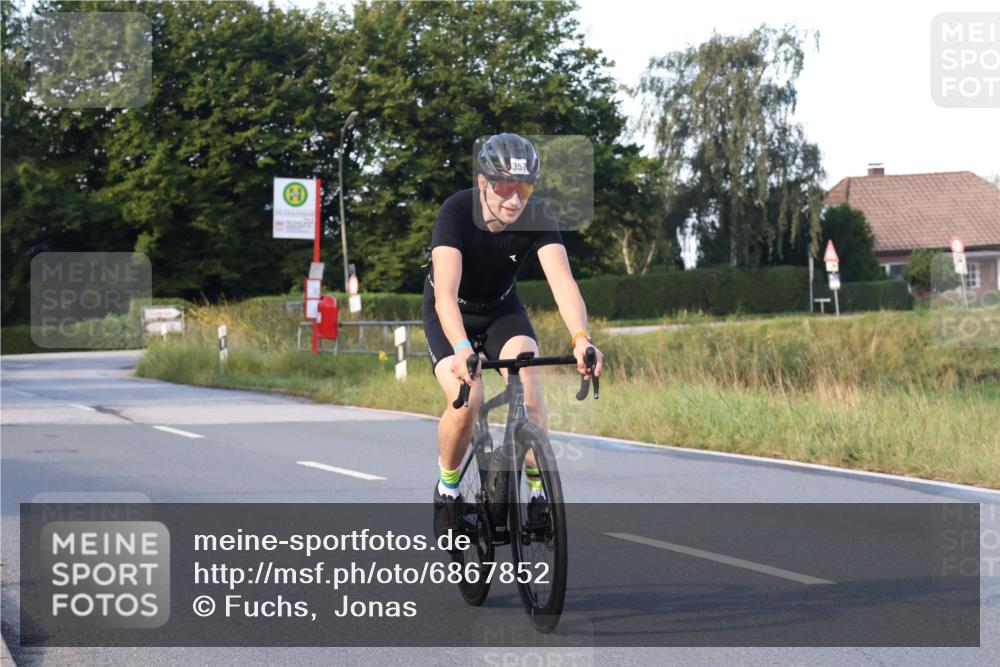 25.08.2024 - Elbe Triathlon Hamburg Fuchs,  Jonas http://msf.ph/oto/6867852 25.08.2024 09:29:33 Radfahren 135, 359, 357 meine-sportfotos.de
