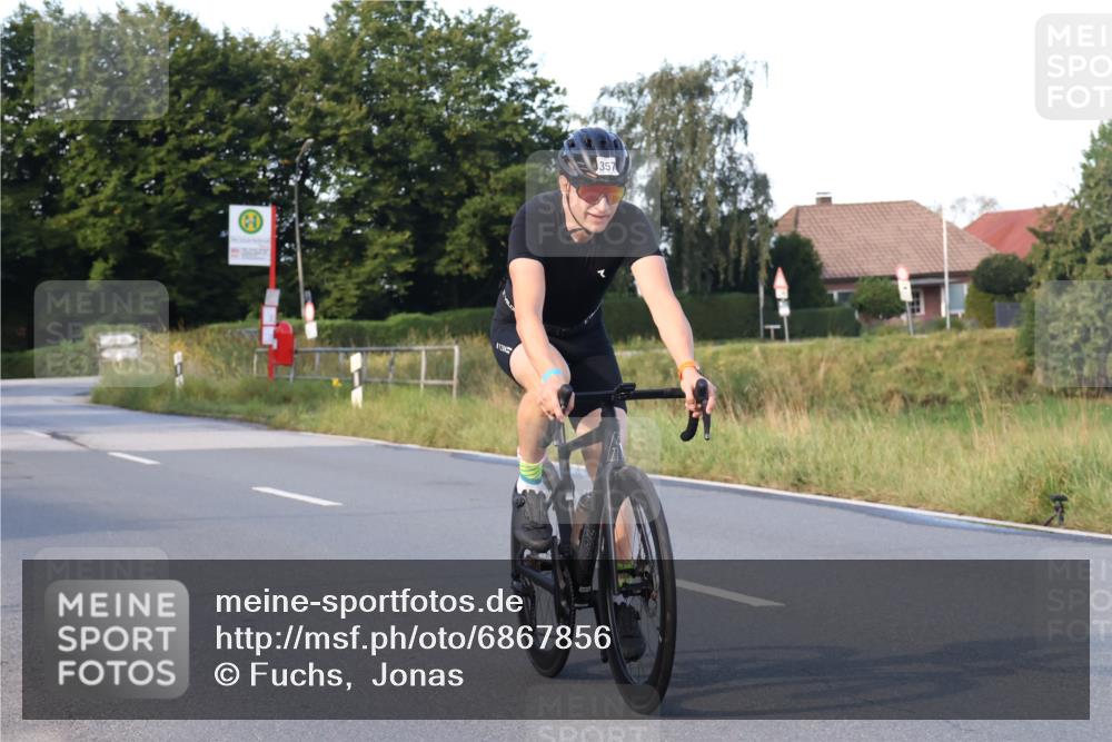 25.08.2024 - Elbe Triathlon Hamburg Fuchs,  Jonas http://msf.ph/oto/6867856 25.08.2024 09:29:33 Radfahren 135, 359, 357 meine-sportfotos.de