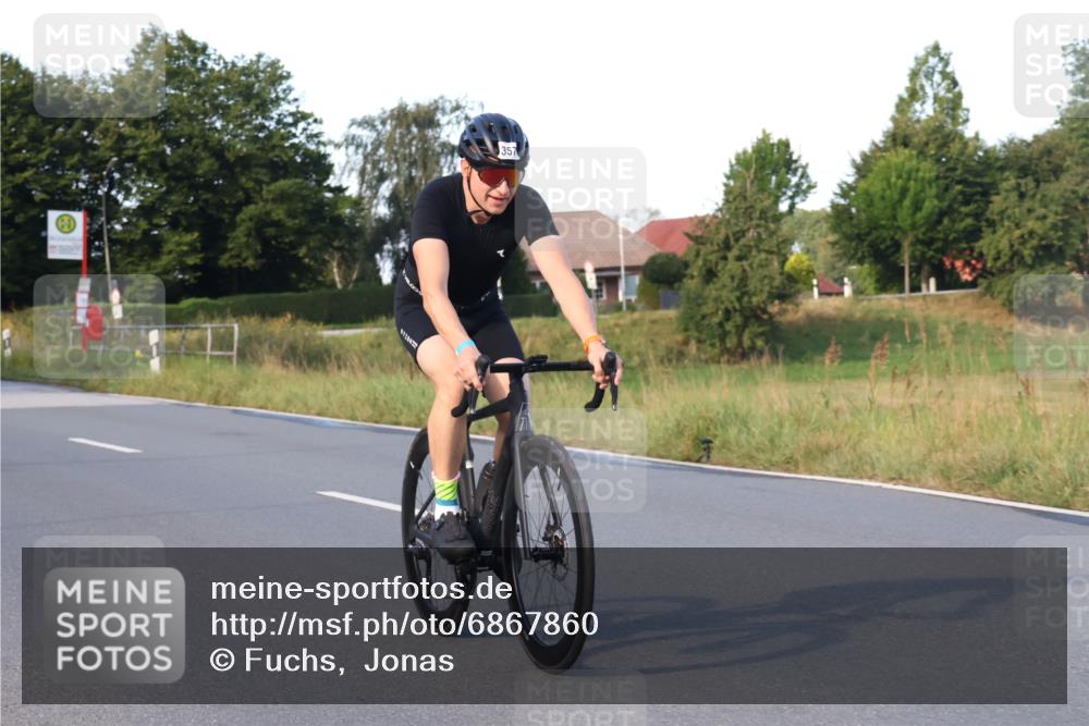25.08.2024 - Elbe Triathlon Hamburg Fuchs,  Jonas http://msf.ph/oto/6867860 25.08.2024 09:29:33 Radfahren 135, 359, 357 meine-sportfotos.de