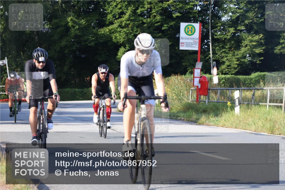25.08.2024 - Elbe Triathlon Hamburg Fuchs,  Jonas http://msf.ph/oto/6867952 25.08.2024 09:29:53 Radfahren 66, 447, 98, 407, 138, 385, 401, 305 meine-sportfotos.de