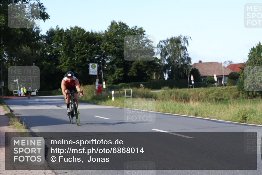 25.08.2024 - Elbe Triathlon Hamburg Fuchs,  Jonas http://msf.ph/oto/6868014 25.08.2024 09:29:56 Radfahren 447, 98, 407, 138, 385, 401, 305, 101 meine-sportfotos.de