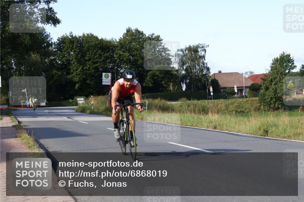 25.08.2024 - Elbe Triathlon Hamburg Fuchs,  Jonas http://msf.ph/oto/6868019 25.08.2024 09:29:57 Radfahren 98, 407, 138, 385, 401, 305, 101 meine-sportfotos.de