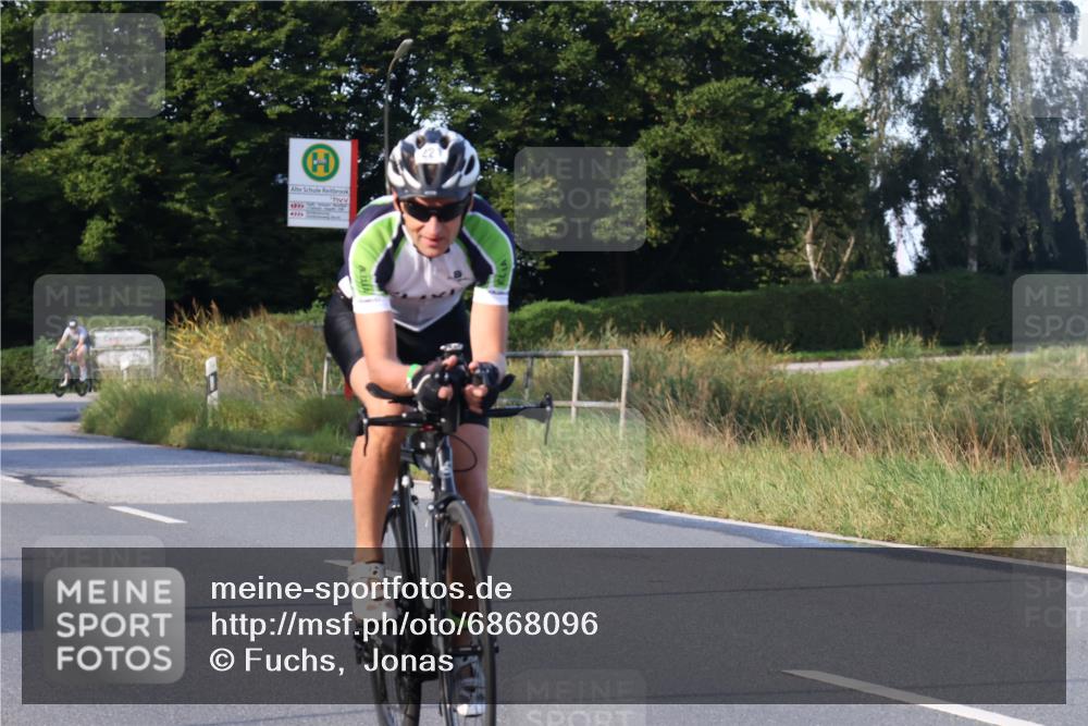 25.08.2024 - Elbe Triathlon Hamburg Fuchs,  Jonas http://msf.ph/oto/6868096 25.08.2024 09:30:07 Radfahren 101, 231, 221, 114 meine-sportfotos.de