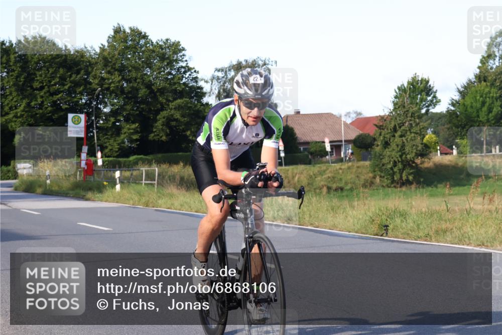 25.08.2024 - Elbe Triathlon Hamburg Fuchs,  Jonas http://msf.ph/oto/6868106 25.08.2024 09:30:08 Radfahren 231, 221, 114 meine-sportfotos.de