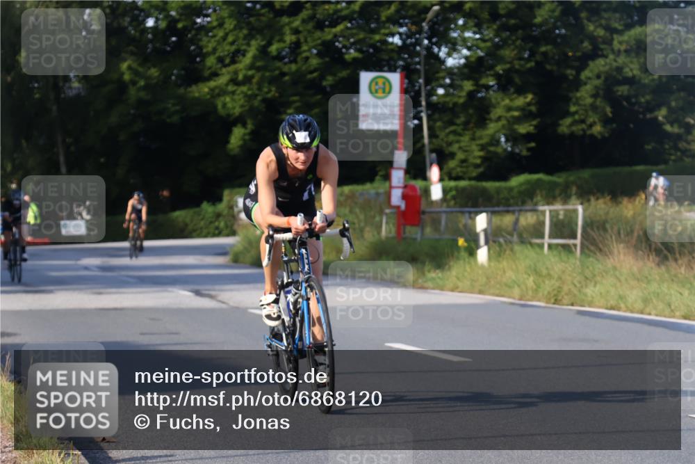 25.08.2024 - Elbe Triathlon Hamburg Fuchs,  Jonas http://msf.ph/oto/6868120 25.08.2024 09:30:10 Radfahren 231, 221, 114, 182, 214 meine-sportfotos.de