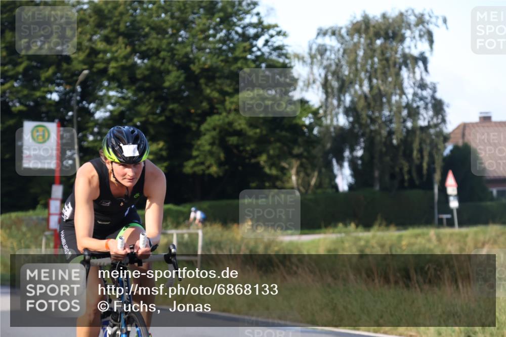 25.08.2024 - Elbe Triathlon Hamburg Fuchs,  Jonas http://msf.ph/oto/6868133 25.08.2024 09:30:11 Radfahren 221, 114, 182, 214, 137 meine-sportfotos.de