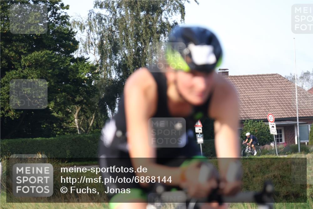 25.08.2024 - Elbe Triathlon Hamburg Fuchs,  Jonas http://msf.ph/oto/6868144 25.08.2024 09:30:11 Radfahren 221, 114, 182, 214, 137 meine-sportfotos.de