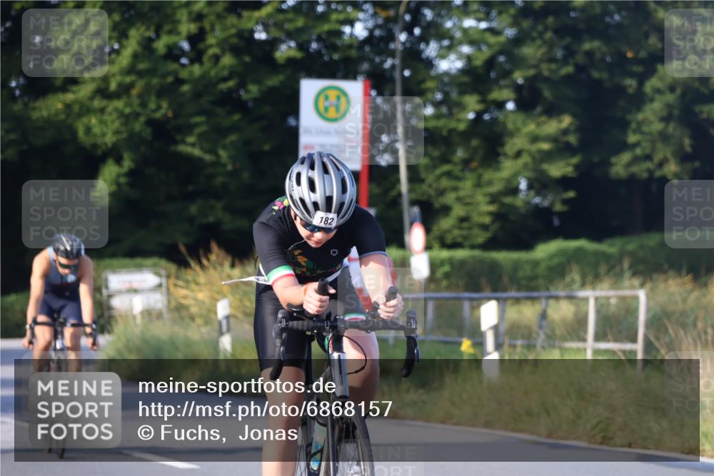 25.08.2024 - Elbe Triathlon Hamburg Fuchs,  Jonas http://msf.ph/oto/6868157 25.08.2024 09:30:14 Radfahren 114, 182, 214, 137 meine-sportfotos.de