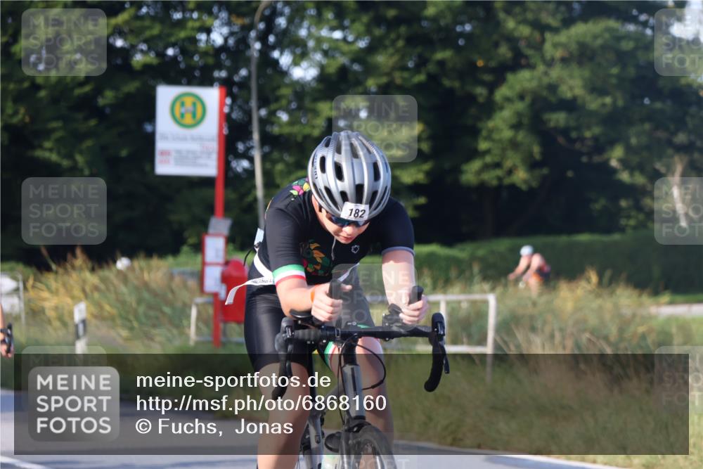 25.08.2024 - Elbe Triathlon Hamburg Fuchs,  Jonas http://msf.ph/oto/6868160 25.08.2024 09:30:15 Radfahren 114, 182, 214, 137 meine-sportfotos.de