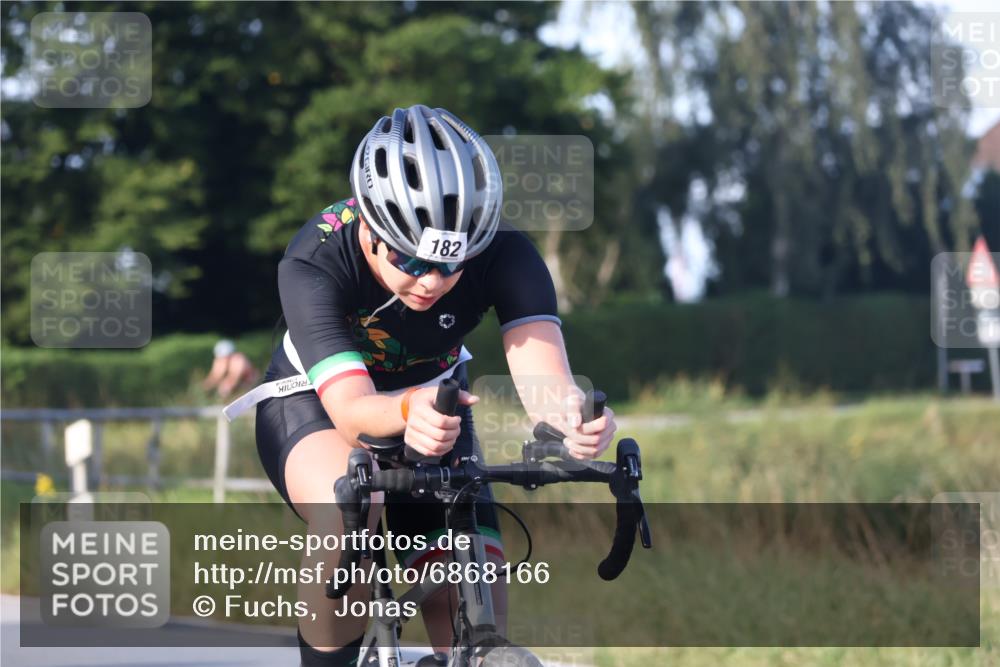 25.08.2024 - Elbe Triathlon Hamburg Fuchs,  Jonas http://msf.ph/oto/6868166 25.08.2024 09:30:15 Radfahren 114, 182, 214, 137 meine-sportfotos.de