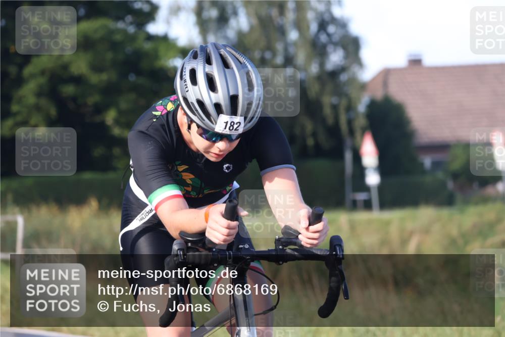 25.08.2024 - Elbe Triathlon Hamburg Fuchs,  Jonas http://msf.ph/oto/6868169 25.08.2024 09:30:15 Radfahren 114, 182, 214, 137 meine-sportfotos.de