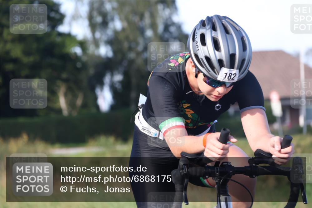 25.08.2024 - Elbe Triathlon Hamburg Fuchs,  Jonas http://msf.ph/oto/6868175 25.08.2024 09:30:15 Radfahren 114, 182, 214, 137 meine-sportfotos.de