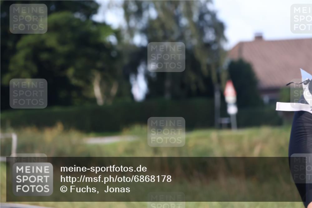 25.08.2024 - Elbe Triathlon Hamburg Fuchs,  Jonas http://msf.ph/oto/6868178 25.08.2024 09:30:15 Radfahren 114, 182, 214, 137 meine-sportfotos.de