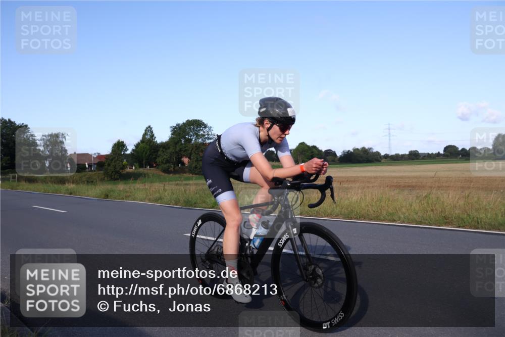 25.08.2024 - Elbe Triathlon Hamburg Fuchs,  Jonas http://msf.ph/oto/6868213 25.08.2024 09:30:18 Radfahren 182, 214, 137, 286, 249 meine-sportfotos.de