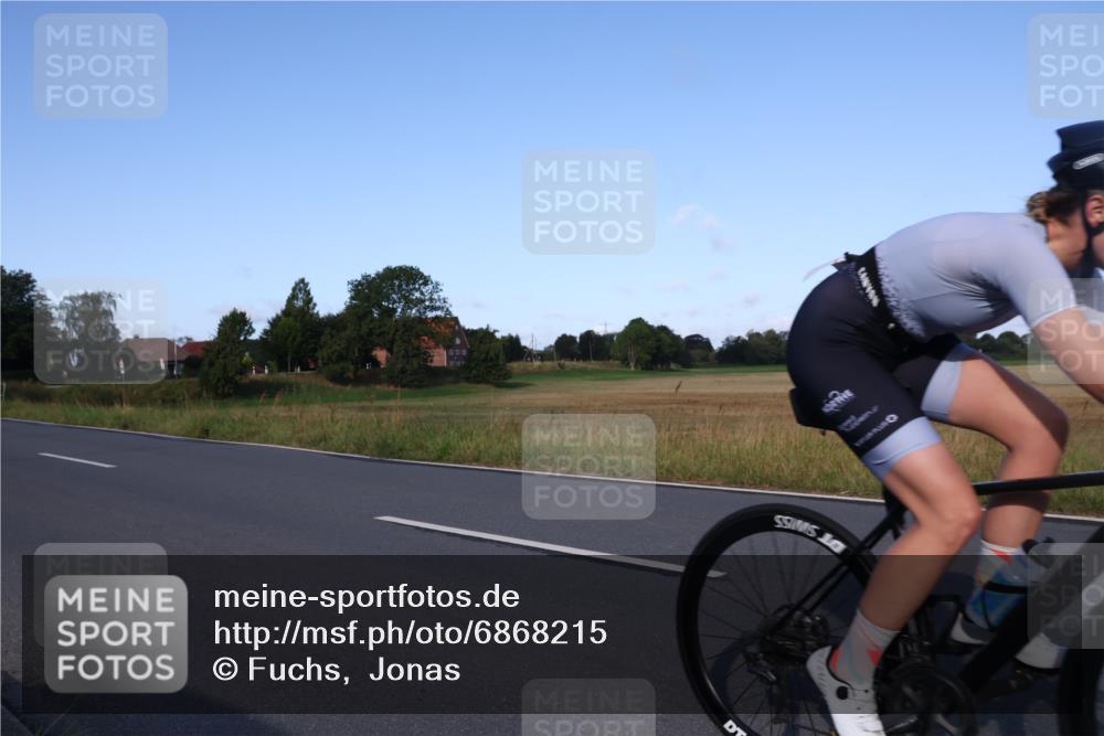 25.08.2024 - Elbe Triathlon Hamburg Fuchs,  Jonas http://msf.ph/oto/6868215 25.08.2024 09:30:18 Radfahren 182, 214, 137, 286, 249 meine-sportfotos.de